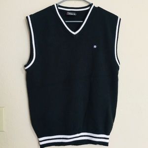 Men  cable knit  sleeveless sweater vest L sized .